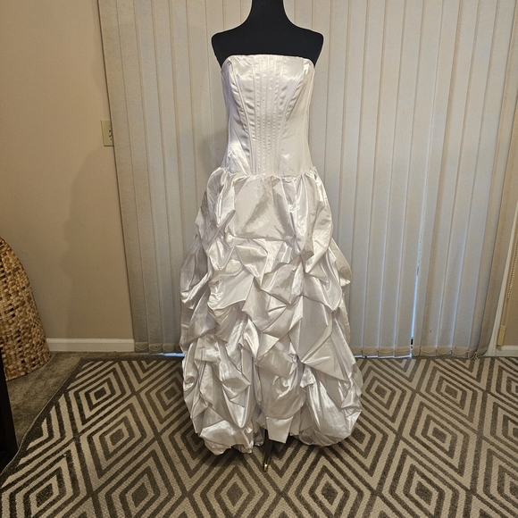 Jessica McClintock Dresses & Skirts - Jessica McClintock Strapless White Formal Dress 12